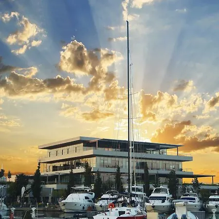 מלון דירות Atakoey Marina Park 4*