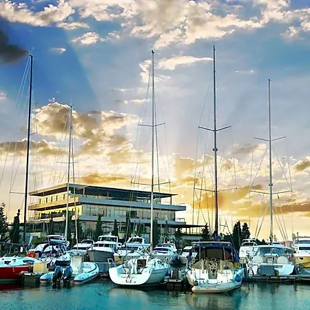 מלון דירות Atakoey Marina Park